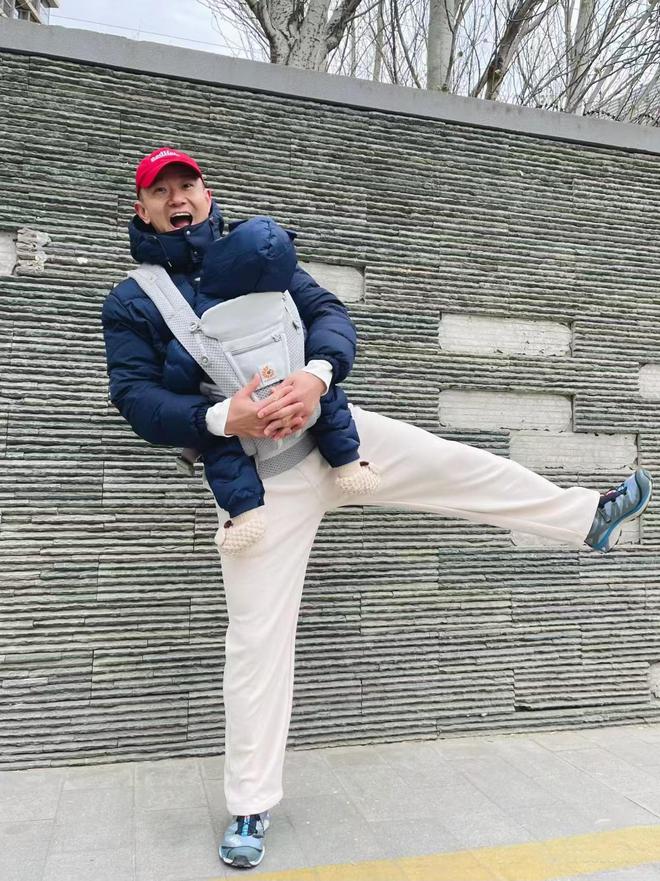 穿Nike、阿迪换成4个中产品牌更高级千亿·国际网站答应我：中年男人运动鞋别(图12)