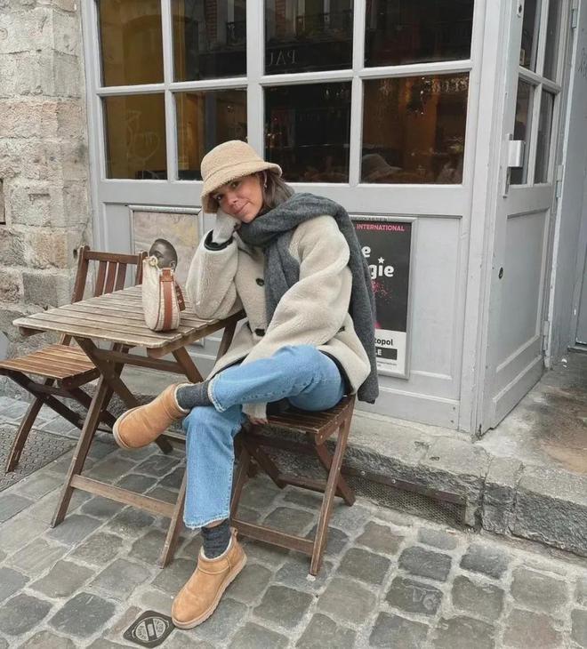才是今年最流行的穿搭时髦又好看！千亿国际平台“牛仔裤＋这双鞋”(图4)