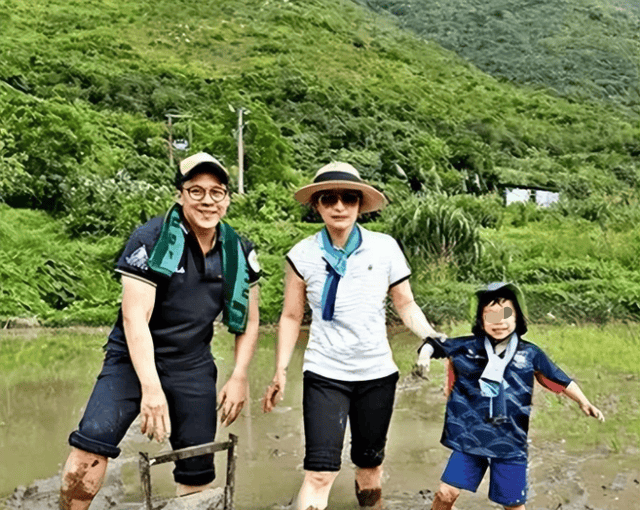公公吐槽网友却大赞其做法！千亿国际平台郭晶晶育儿遭(图3)